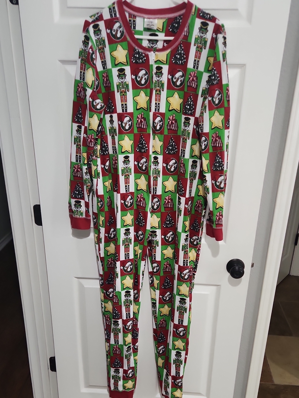 Buc-ee's Adult 2XL Christmas Nutcracker & Stars One-Piece Pajamas - Red/Green